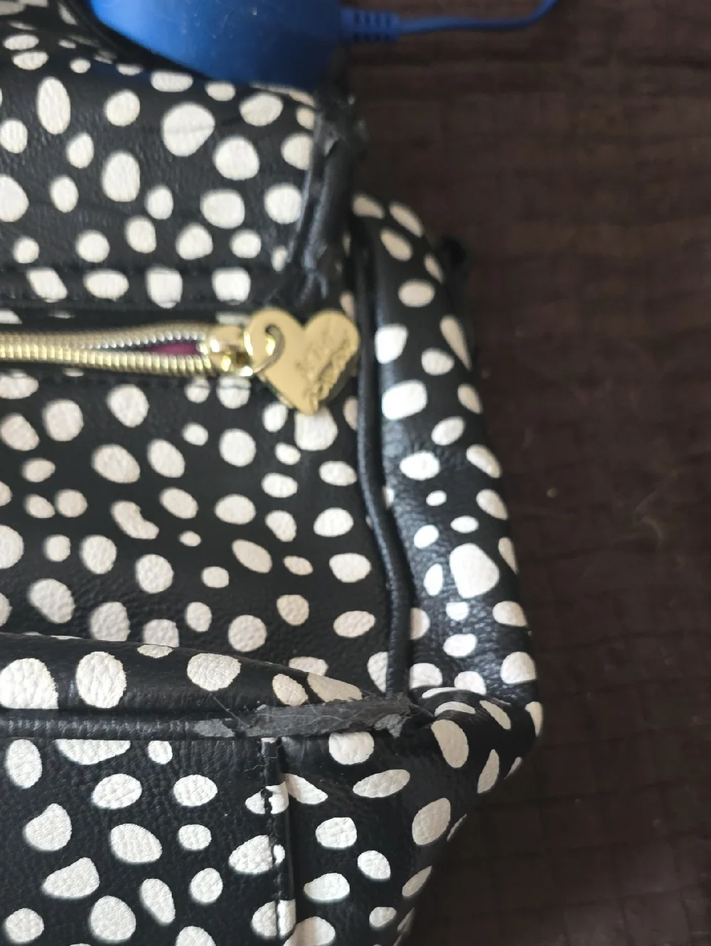 Betsey Johnson telephone purse w/blue headset that can work on your cel